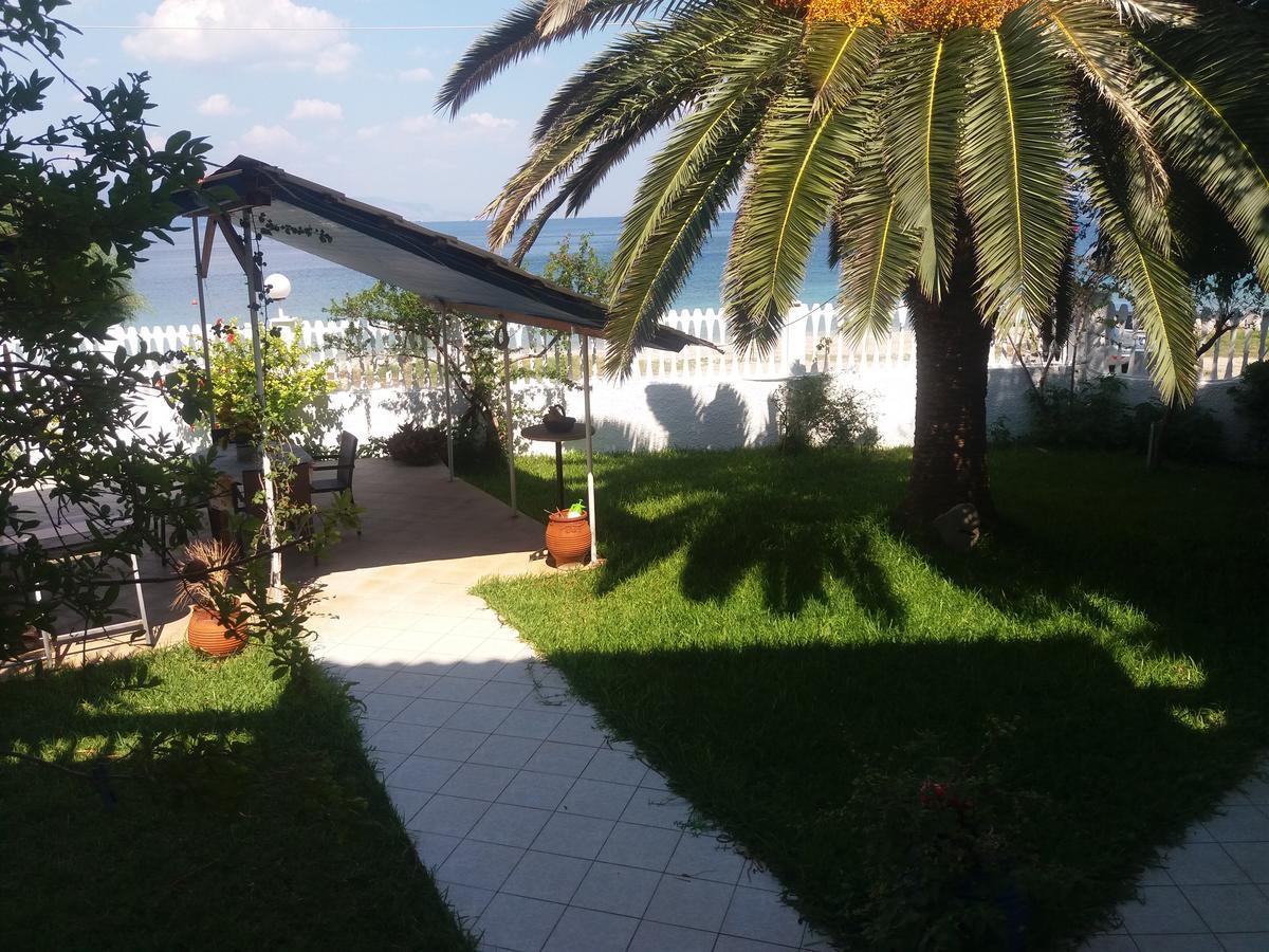 Per Mare Villa Loutra Oraias Elenis Exteriör bild