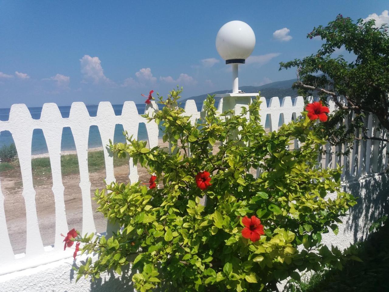 Per Mare Villa Loutra Oraias Elenis Exteriör bild